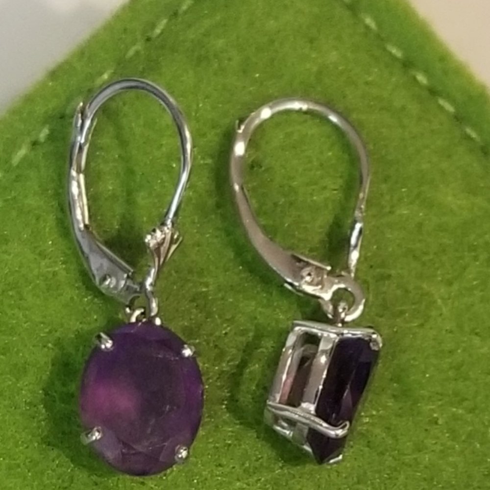 Leverback Dangle Earrings with Oval-shaped Natural Purple Amethysts